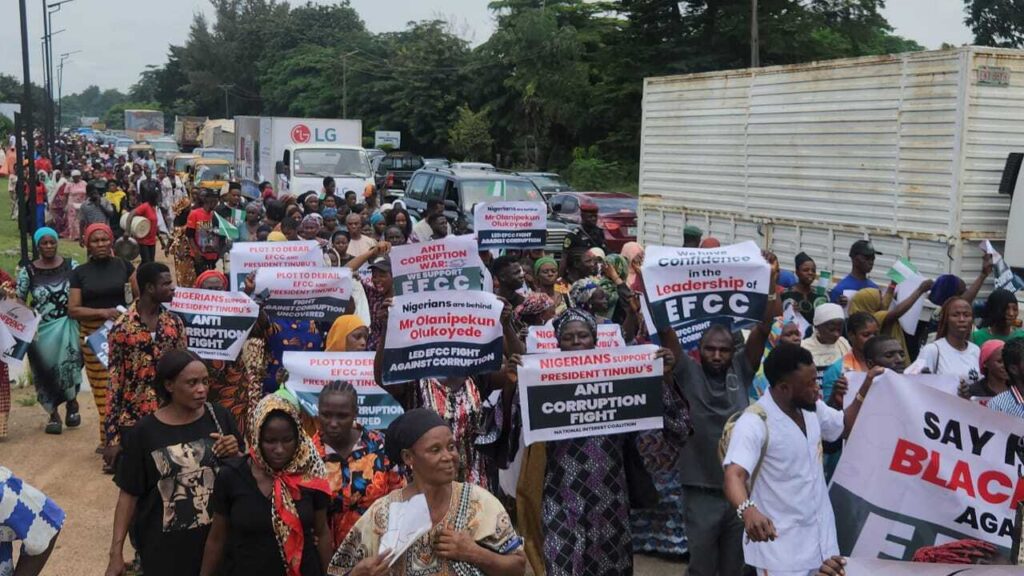 Protesters march in Abuja over alleged plot to undermine EFCC’s anti-corruption drive